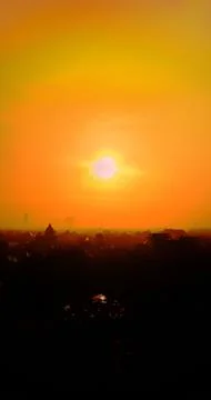 The sun sets in the afternoon Foto stock