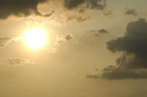 The sun sets among dark clouds in the afternoon. Foto stock