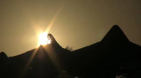 Sun sets behind beach parasols 02 Stock-Footage 1093414