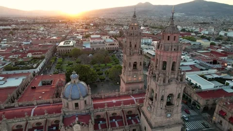 Sun sets behind the cathedral in Morelia, Michoacan, Mexico. Stock Footage 172508554