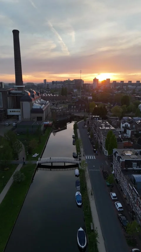 Sun sets on the canal in Leiden Video stock 311002140