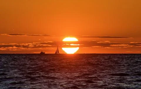 The sun sets on the horizon Foto stock