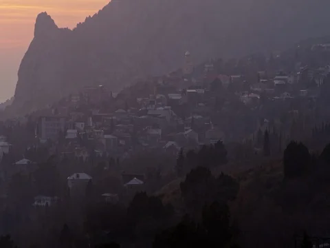 The sun sets over the horizon and the city falls asleep Stock Footage 84809519