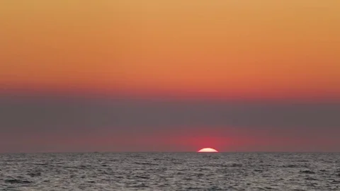 Sun Sets over indian ocean Stock Footage 81165672