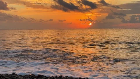 Sun sets over restless big waves, an ocean view at dusk captures sea mighty Stock-Footage 272635256