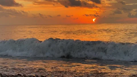 Sun sets over restless big waves, an ocean view at dusk captures sea mighty Stock-Footage 274227186