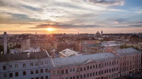 The sun sets over the roofs of St. Petersburg Stockbeeldmateriaal 65812518