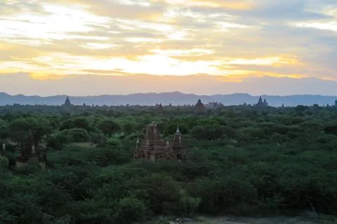 The sun sets over the temples of Bagan in Myanmar Stock-Fotos