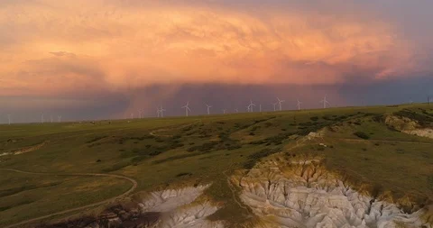 Sun Setting Around Windmills in Rural Kansas Video stock 125702530