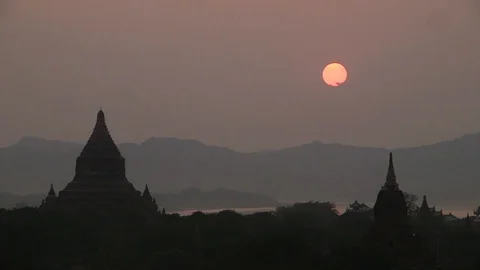 Sun setting in Bagan Stock Footage 114985170