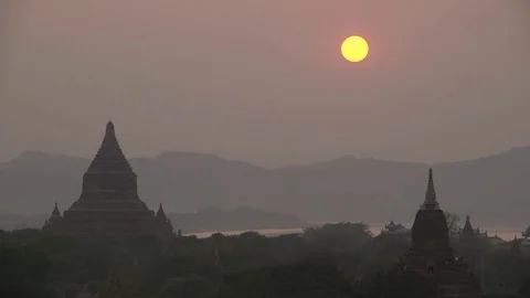 Sun setting behind Bagan Temples Stock Footage 114985152