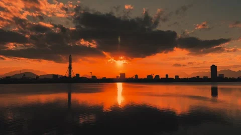 Sun Setting Behind City Skyline silhouettes on river coast. Beautiful sunset Video stock 343696611