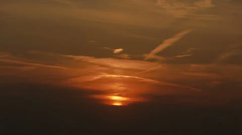 Sun setting behind the clouds - 4K Ultra HD time lapse Video stock 35331443