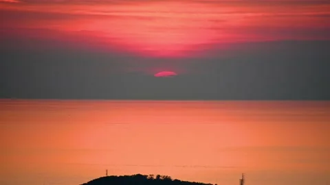 Sun setting behind the clouds at Adriatic Sea Stock Footage 164683222