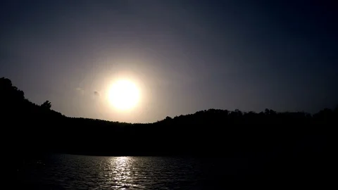 Sun setting behind Lake and Mountain Vídeo Stock 90507907