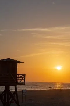 Sun Setting Behind Lifeguard Tower Foto stock