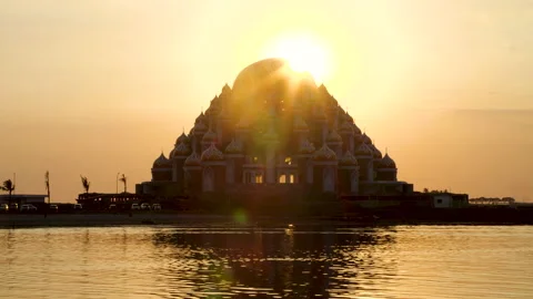Sun setting behind Makassar mosque Video stock 135481163