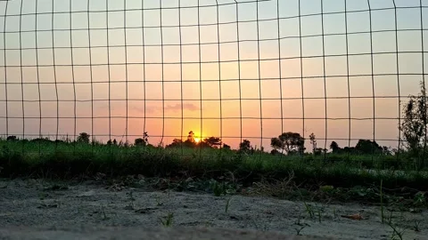 Sun Setting Behind Metal Wire Fence Horizon 库存影片 338039174