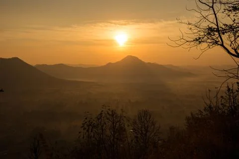 The sun is setting behind the mountains. 스톡 사진