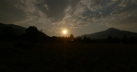 Sun setting behind mountains time-lapse Stock Footage 164416700