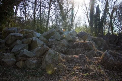 Sun setting behind rocks Stock Photos