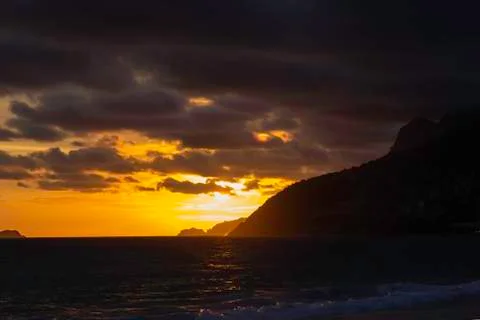 Sun setting down over Ipanema beach in Rio de Janeiro Brazil Fotos de archivo