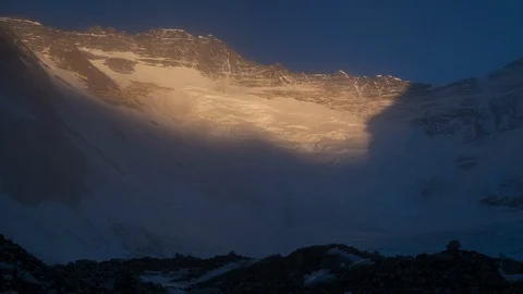 Sun setting on the Lhotse face from camp 2 Stock-Footage 122093605