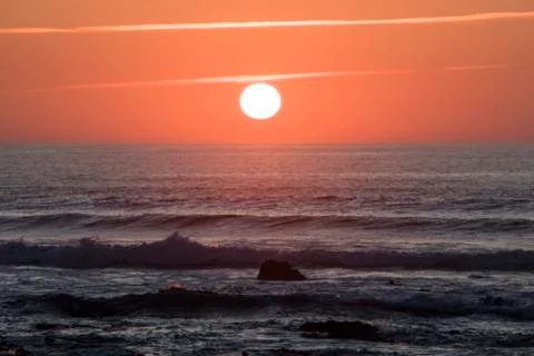 Sun setting on the ocean 스톡 사진