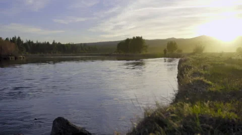 Sun setting on Oregon river Stock Footage 62862634