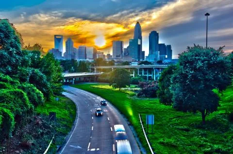 Sun setting over charlotte north carolina a major metropolitan city Stock-Illustration