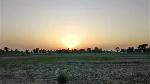 Sun Setting Over Empty Agricultural Field Horizon 库存影片 336225573