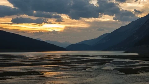Sun setting over medicine lake 4K Video stock 107957736