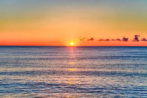 The sun is setting over the ocean Stock Photos