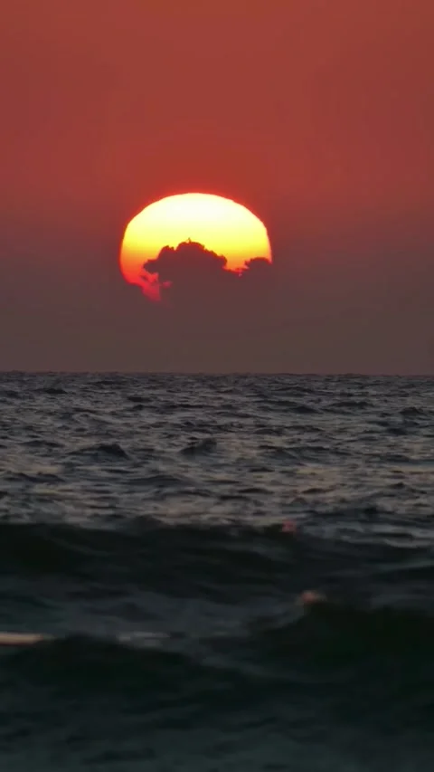 Sun Setting Over Ocean Waves Vertical Footage 4K 스톡 동영상 328069224