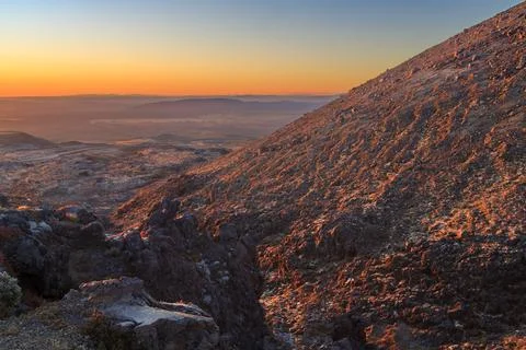 The sun setting over the rocky slopes of Mount Ruapehu, New Zealand Stock Photos