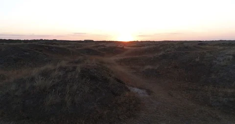 Sun Setting Over Sand Dunes 4K Low Flying Drone Footage Vídeo Stock 93238721