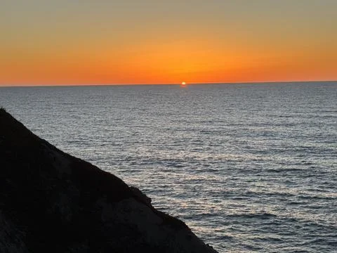 Sun setting on pacific ocean Foto stock