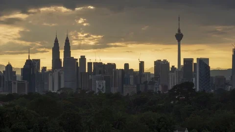 Sun setting scenery against Kuala Lumpur skyscraper Stock Footage 105087714