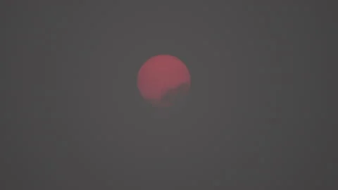 Sun setting in a smog 스톡 동영상 157558329