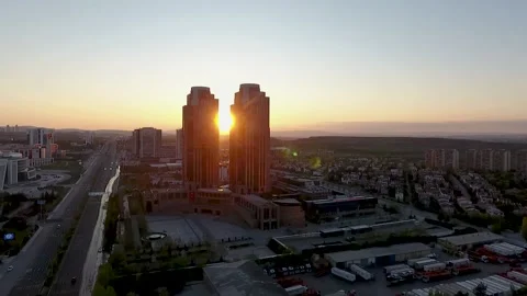 Sun setting thraugh the buildings Stock Footage 144976480