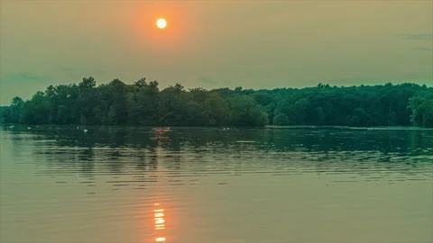 Sun Setting Through Smoky Haze - 4K Time Lapse 動画素材 142628440