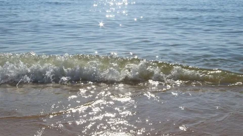 The sun shines on the beach. Stock-Footage 77902612