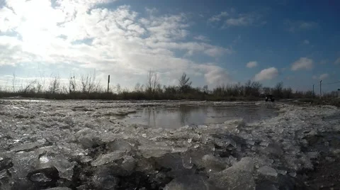 The sun shines brightly. Beautiful cloudy sky. Stock-Footage 60259146