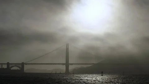 Sun shines through mist over the Golden Gate bridge Video stock 92715146