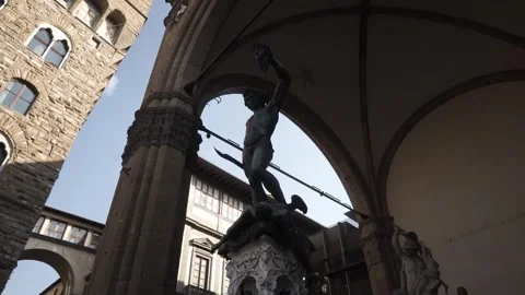 Sun shining behind perseus statue in loggia dei lanzi Stock Footage 293464612