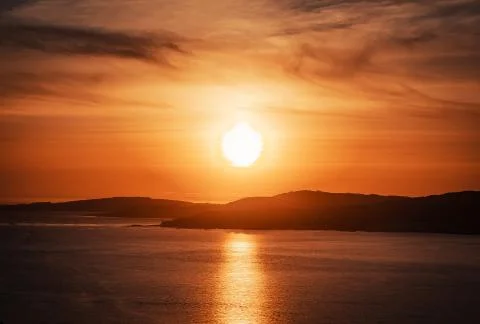 The sun is shining brightly. 스톡 사진
