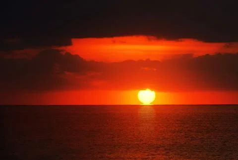 The sun is shining brightly. 스톡 사진