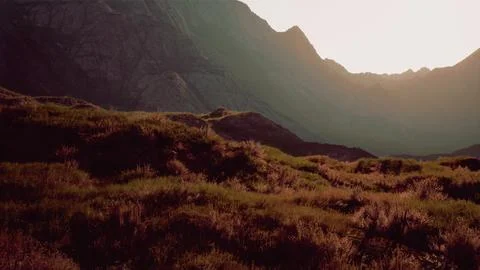 The sun is shining over a mountain range. mountain sunset Ilustração Stock