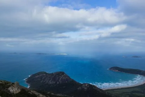 Sun shining through the clouds at Mount Oberon Summit Walk and Lookout, Wilso Foto stock