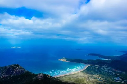 Sun shining through the clouds at Mount Oberon Summit Walk and Lookout, Wilso Foto stock